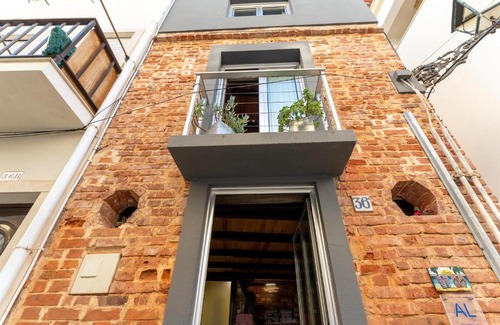 Nazare House | Brick Guest House