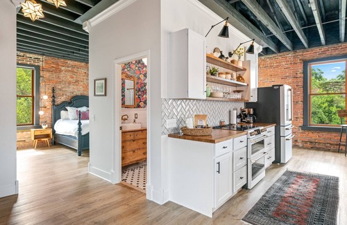 Canal Fulton Apartment | Brick Loft in Historic Downtown Canal Fulton