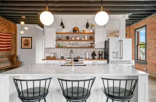 Canal Fulton Apartment | Brick Loft in Historic Downtown Canal Fulton