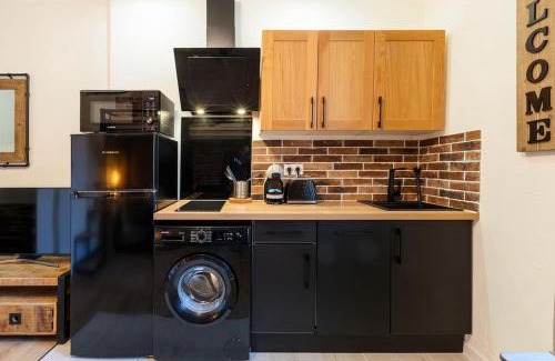 Salon-de-Provence Apartment | Bricks Industry Hyper Centre Fontaine Moussue