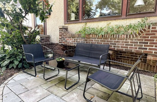 Kutzky Park House | Bricks - Main floor 2 bed/bath home, 2 car garage 3 blocks from Mayo Clinic!