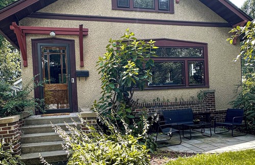 Kutzky Park House | Bricks - Main floor 2 bed/bath home, 2 car garage 3 blocks from Mayo Clinic!