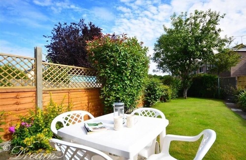 Holworth Cottage | BRICKYARD COTTAGE, pet friendly, with open fire in Moreton