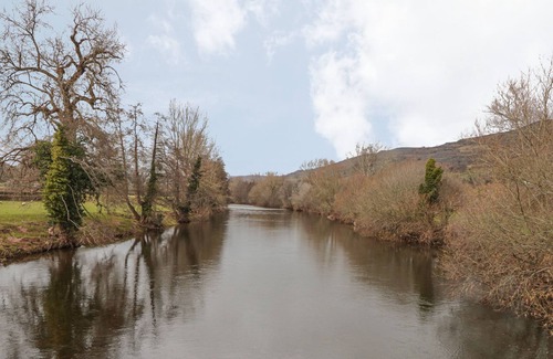 Crickhowell Cottage | BRIDGE END COTTAGE, pet friendly, with open fire in Crickhowell