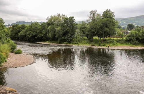 Crickhowell Cottage | BRIDGE END COTTAGE, pet friendly, with open fire in Crickhowell