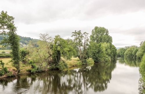 Crickhowell Cottage | BRIDGE END COTTAGE, pet friendly, with open fire in Crickhowell