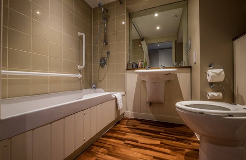 London Borough of Ealing Hotel | Bridge Hotel