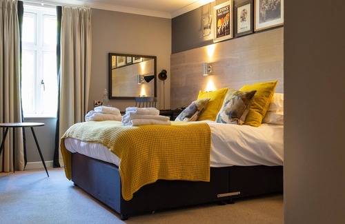 London Borough of Ealing Hotel | Bridge Hotel