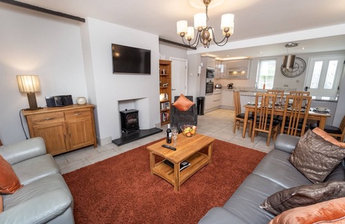 Keswick Cottage | Bridge House Apartment 1 - an apartment that sleeps 6 guests in 3 bedrooms