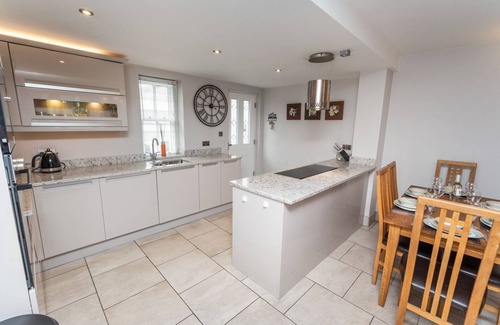 Keswick Cottage | Bridge House Apartment 1 - an apartment that sleeps 6 guests in 3 bedrooms