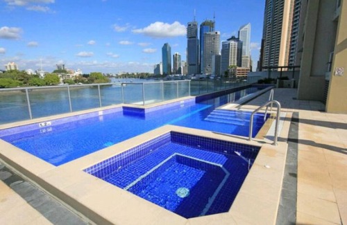 Brisbane Central Business District Apartment | Bridge & River View