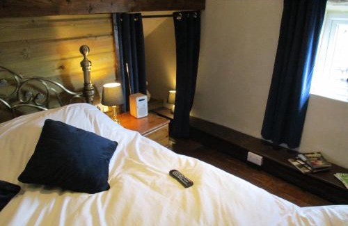 Hopton Bed & Breakfast | Bridge Stores