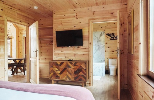 Long Lake Cabin | Bridge View - a waterfront Chalet