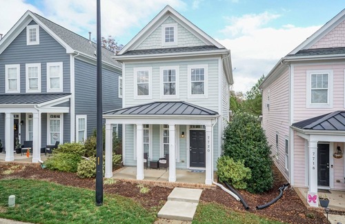 Umstead House | Brier Creek 3BR Row Home - King Suite - RTP Access