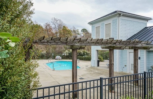 Umstead House | Brier Creek 3BR Row Home - King Suite - RTP Access