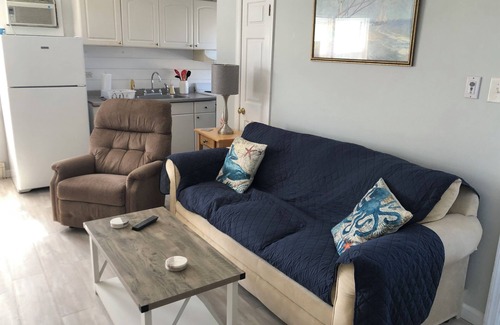 Brigantine Condo | BRIGANTINE TOP LOCATION & NEAR BEACH. FREE BEACH PASSES. 12 NOON CHKOUT. DOGS OK
