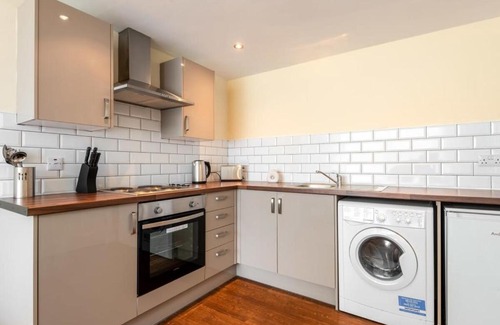 Pontefract Apartment | Bright 1 Bedroom Budget Flat in Central Pontefract