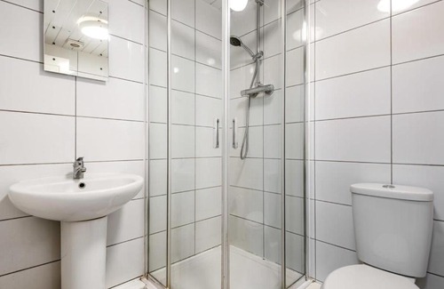 Pontefract Apartment | Bright 1 Bedroom Budget Flat in Central Pontefract