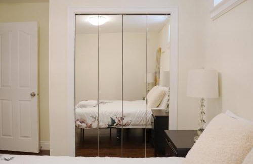 Sunset Apartment | Bright 1-Bedroom Garden Suite, Sleeps 4, Near Downtown & YVR