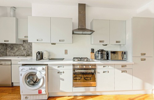 Chelsea Riverside Apartment | Bright 1 BR Apt on the Kings Road, Chelsea