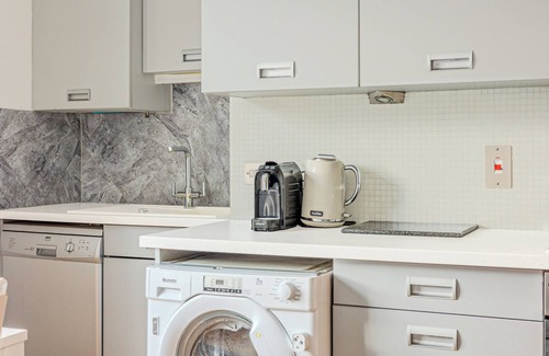 Chelsea Riverside Apartment | Bright 1 BR Apt on the Kings Road, Chelsea