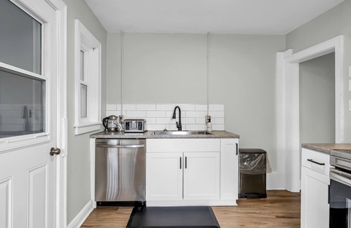 Cornwall Apartment | Bright 1-BR APT, Prime Location 5