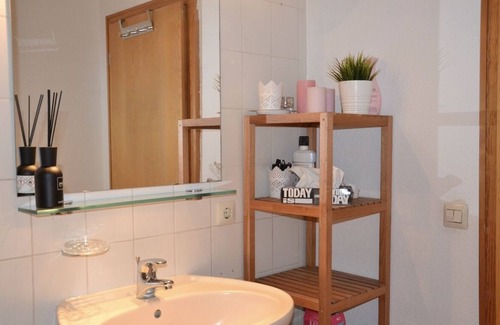 Oberteuringen Apartment | Bright 1-room apartment with garden access