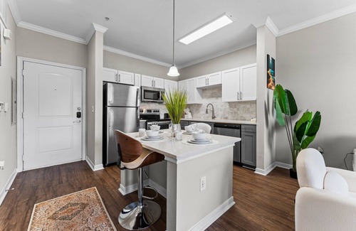 Alden Bridge Apartment | Bright 1BR in Magnolia + Near Woodlands Waterway