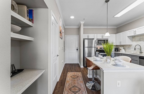 Alden Bridge Apartment | Bright 1BR in Magnolia + Near Woodlands Waterway