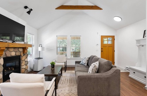 Lindell Beach Cottage | Bright 2 Bedroom Cottage Near Cultus Lake with Resort Like Amenities