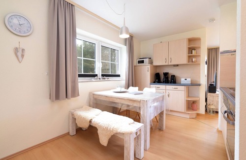 Lemkenhafen Apartment | Bright 2-room apartment for 4 people with terrace, dog and WLAN