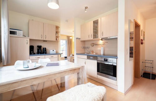 Lemkenhafen Apartment | Bright 2-room apartment for 4 people with terrace, dog and WLAN