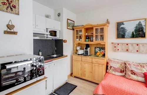 Bareges Apartment | Bright 2-room apt, sleeps 6, parking, near shops and skiing
