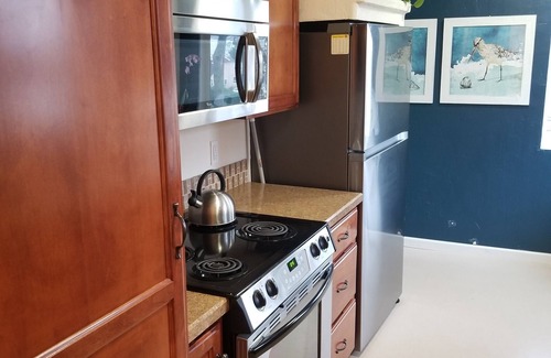 Oak Harbor House | Bright 2bd/1ba main level of home, partial water view, close to old town.