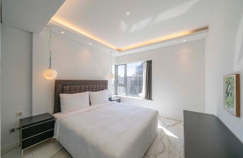 Xujiahui Apartment | Bright 2BR 1 Living Room Suite Steps from Xujiahui Metro