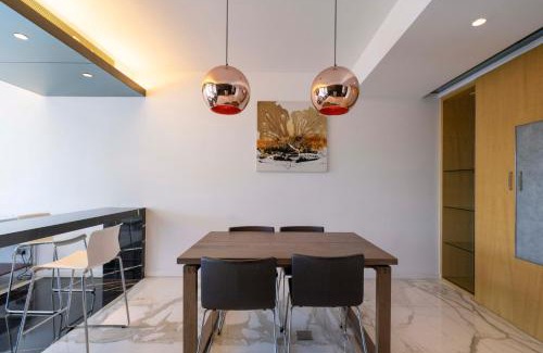 Xujiahui Apartment | Bright 2BR 1 Living Room Suite Steps from Xujiahui Metro