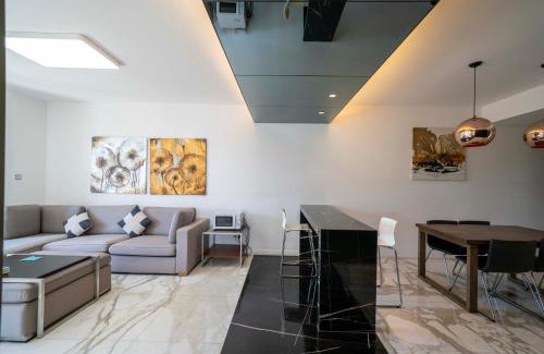 Xujiahui Apartment | Bright 2BR 1 Living Room Suite Steps from Xujiahui Metro