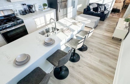 Ironbound District Apartment | Bright 2BR/2BA with Master Suite, Near Penn Station & Airport