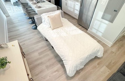 Ironbound District Apartment | Bright 2BR/2BA with Master Suite, Near Penn Station & Airport