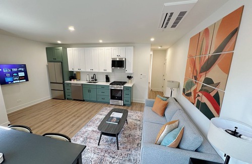 Evanston Apartment | Bright 2BR - King Bed + Desk - Near: Northwestern-Chicago-Beaches