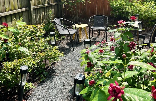 Evanston Apartment | Bright 2BR - King Bed + Desk - Near: Northwestern-Chicago-Beaches