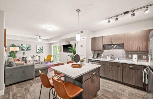 Fairpark Apartment | Bright 2BR SLC Apt Hot Tub Parking