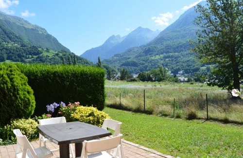 Esquieze-Sere Apartment | Bright 2BR with garden, sleeps 6, Wi-Fi, parking, pets allowed