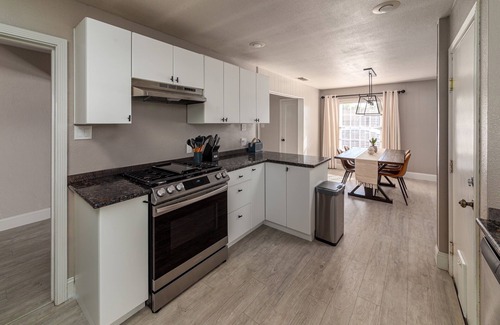 Concord House | Bright 3 Bedroom Retreat with Outdoor Oasis & Spa