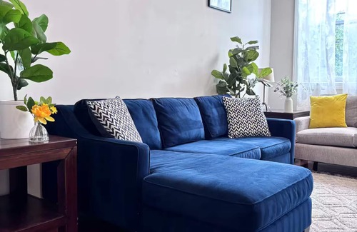 Brewerytown Apartment | Bright 3BR Apartment near Art Museum