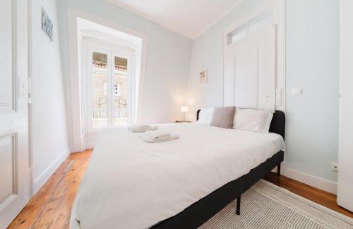 Alfama Apartment | Bright 3BR Steps from National Pantheon | By Airnest