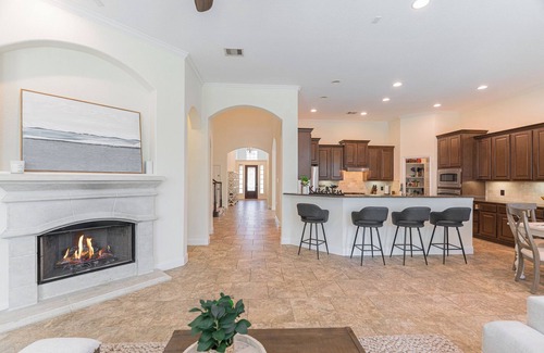 Sterling Ridge House | Bright 4 bdr w BIG backyard & Fire Pit!