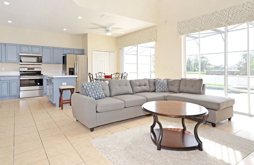Seasons House | Bright 6 bedroom pool home in Kissimmee - Spa and games room
