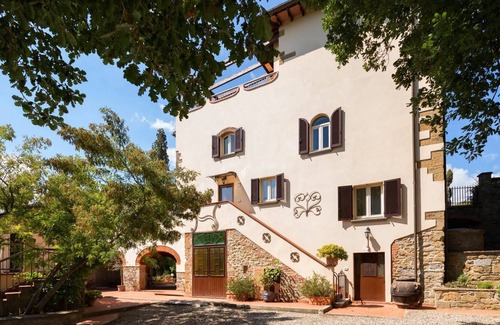 Pieve al Bagnoro Apartment | Bright 6-persons apartment in period villa, located on the outskirts of Arezzo. Infinity pool with w