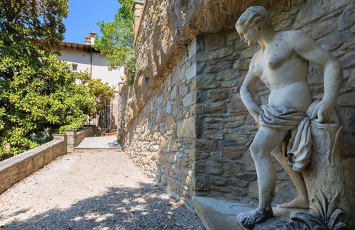 Pieve al Bagnoro Apartment | Bright 6-persons apartment in period villa, located on the outskirts of Arezzo. Infinity pool with w